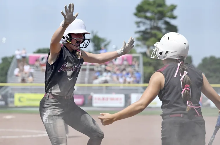 Mustangs stun Williamsburg
